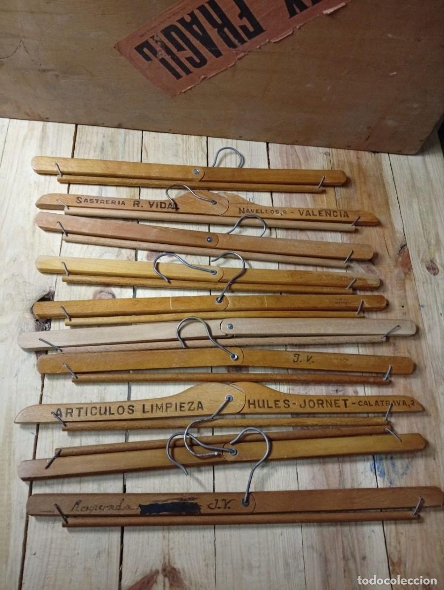 Antig&uuml;edades: Lote 10 perchas plegables madera.