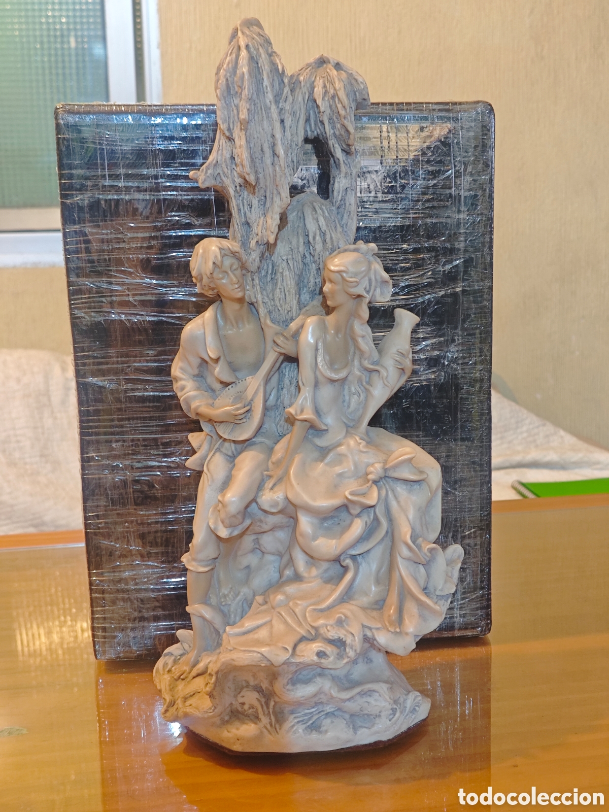 Antig&uuml;edades: Figura/Escultura Serenata.. de Marmolina.