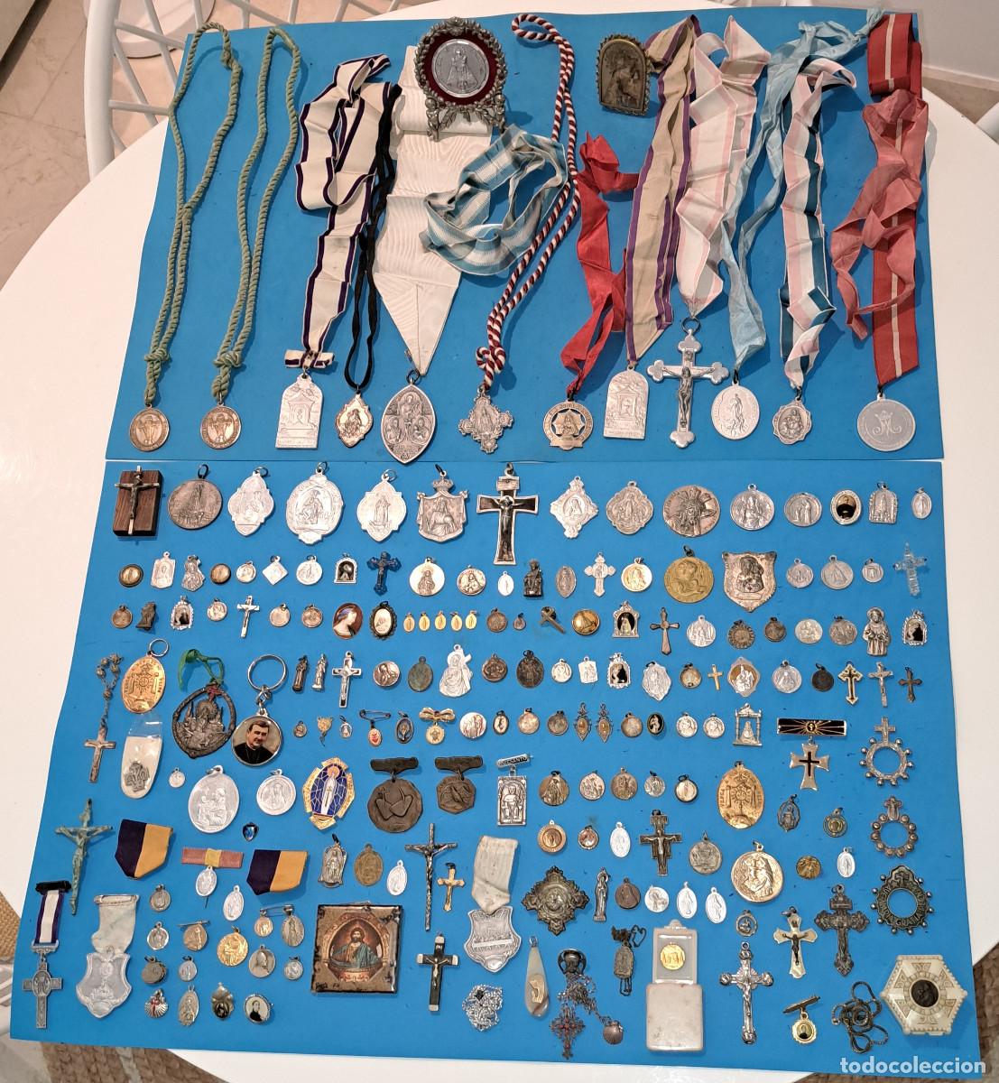 Antig&uuml;edades: LOTE DE 192 MEDALLAS RELIGIOSAS ANTIGUAS ( MEDALLAS, ROSARIOS DE DEDO, CRUCES, ETC. )