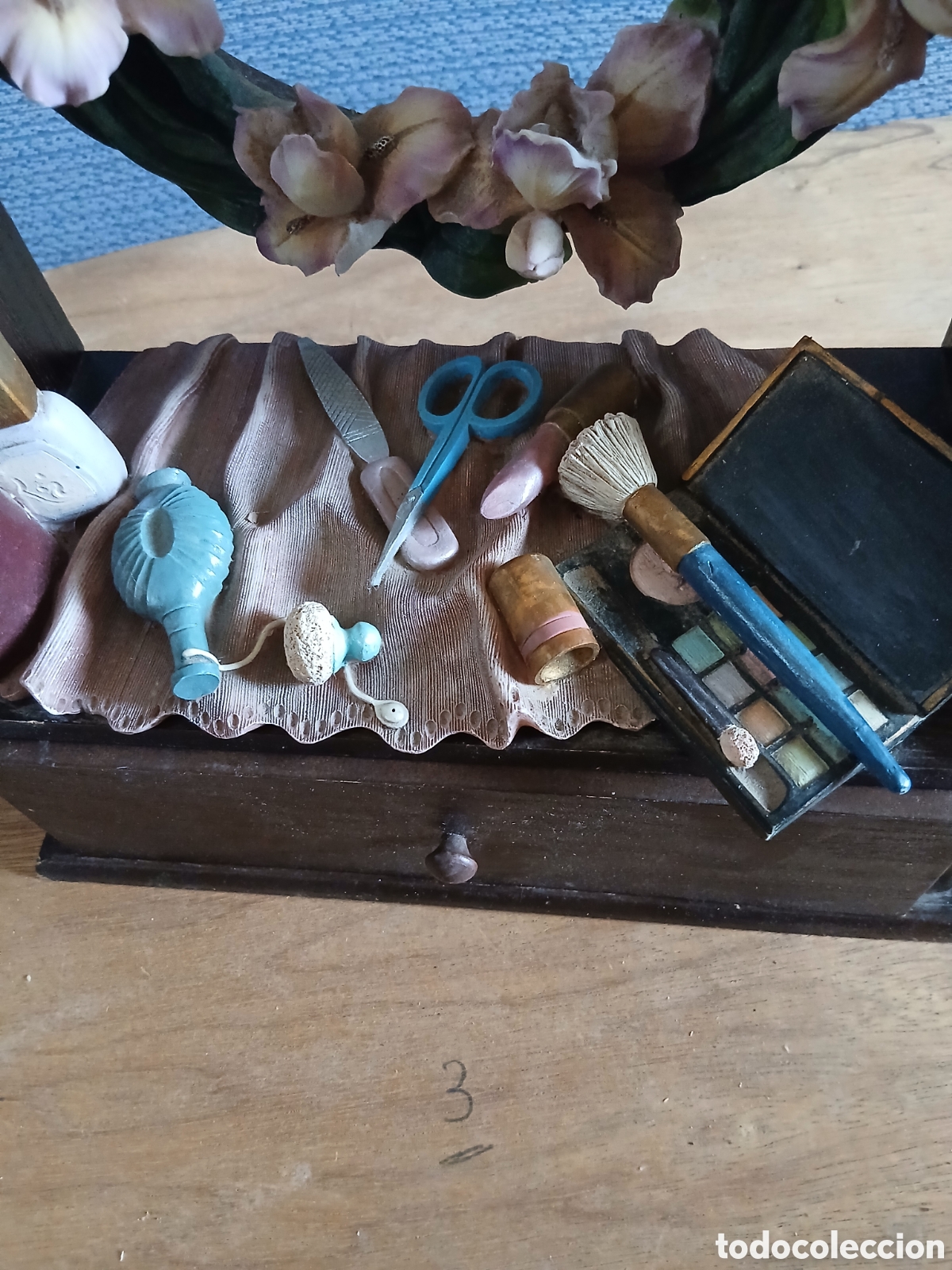 Antig&uuml;edades: Mini tocador de madera con caj&oacute;n y sin cristal - Foto 4