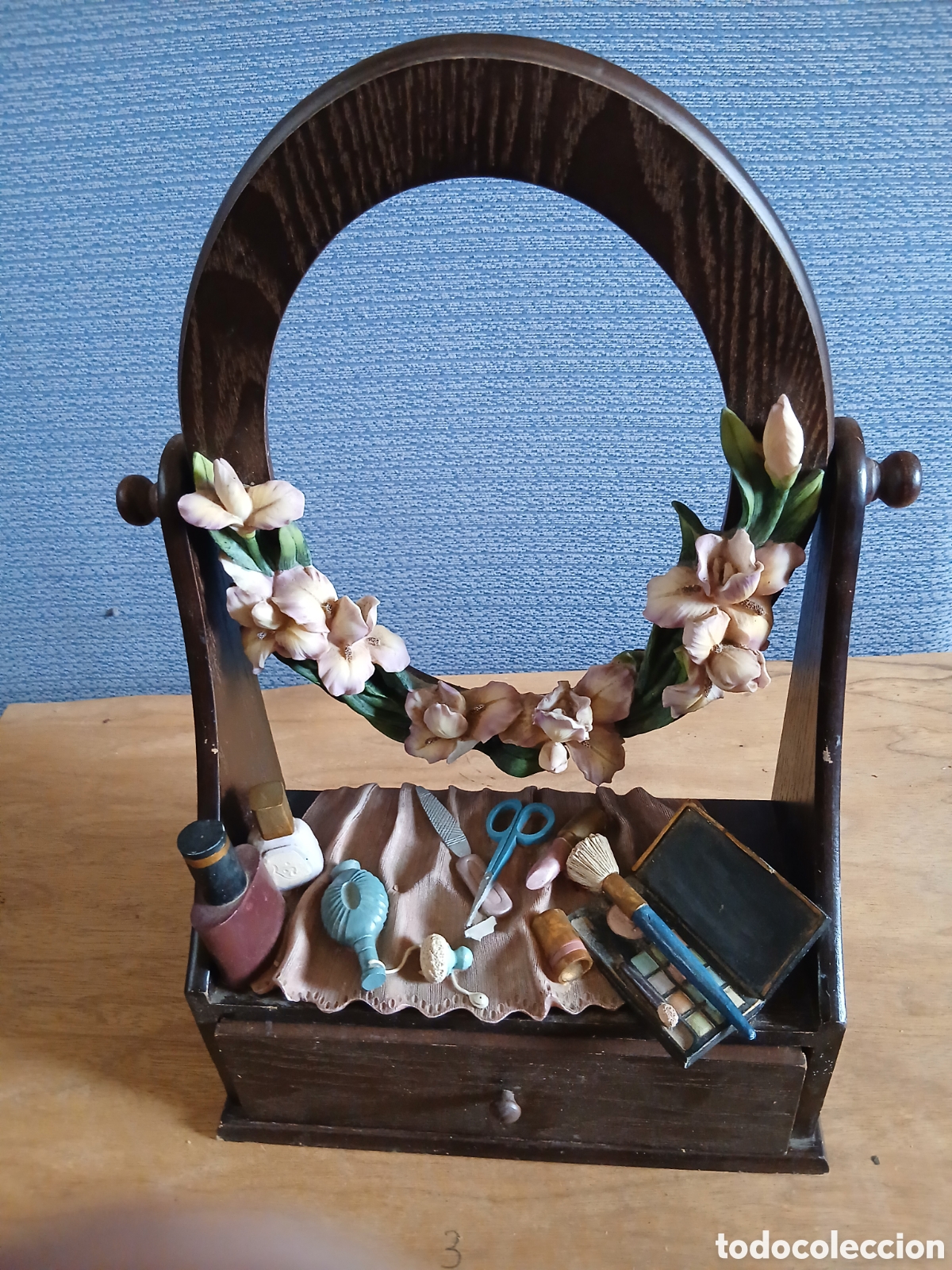 Antig&uuml;edades: Mini tocador de madera con caj&oacute;n y sin cristal - Foto 5