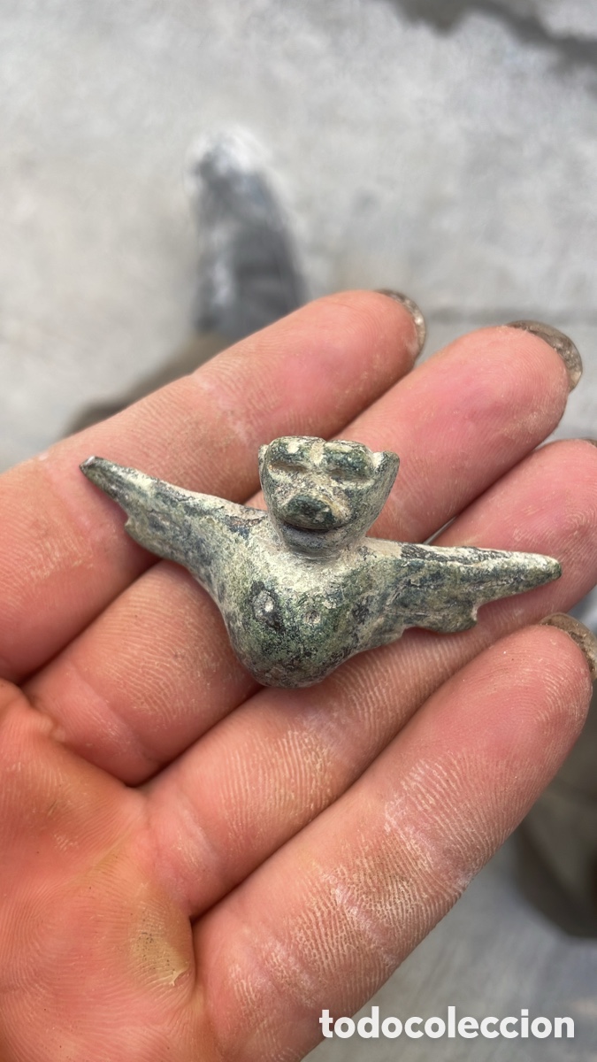 Antig&uuml;edades: Aplique Zoomorfo de Bronce Antiguo - Figura Alada