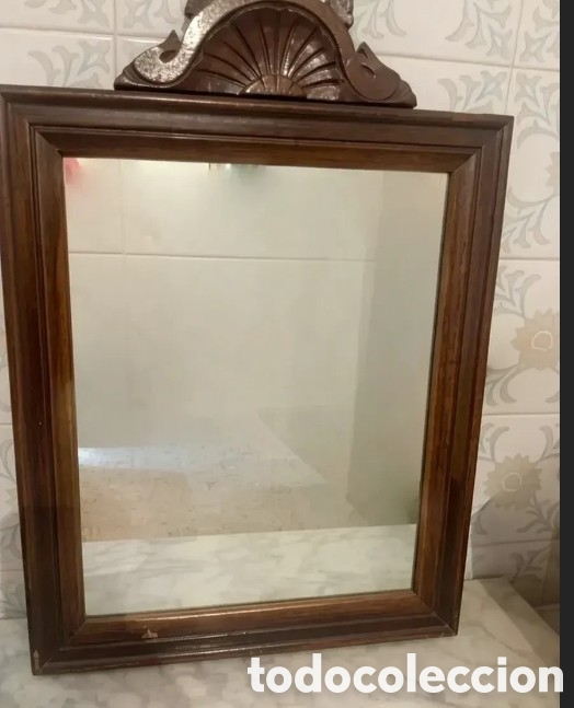 Antig&uuml;edades: Espejo en madera con copete - Foto 1
