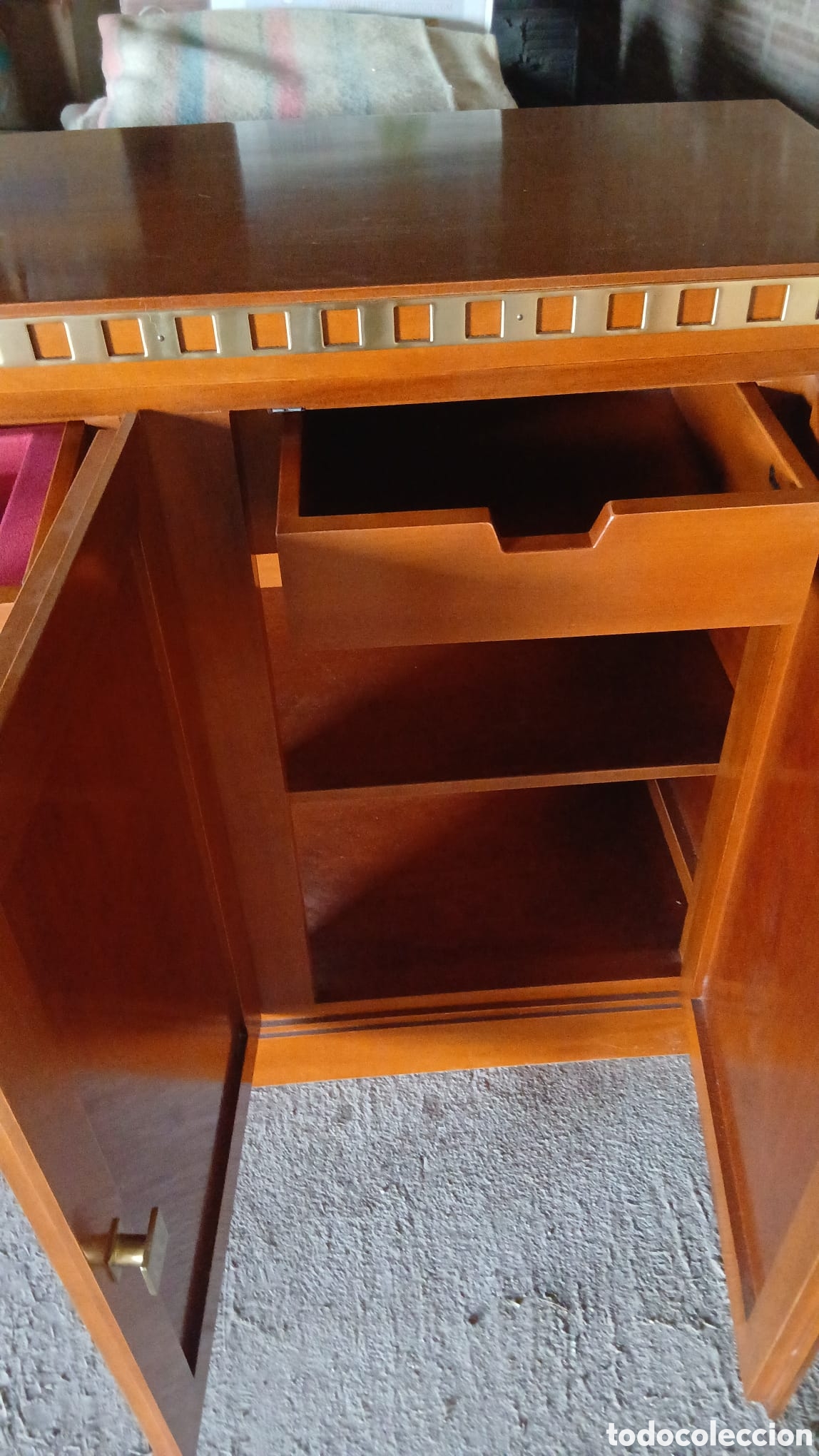 Antig&uuml;edades: Mueble aparador de madera maciza - Foto 7