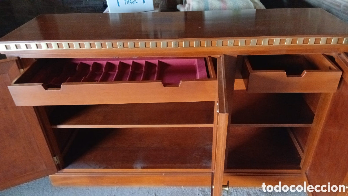 Antig&uuml;edades: Mueble aparador de madera maciza - Foto 8