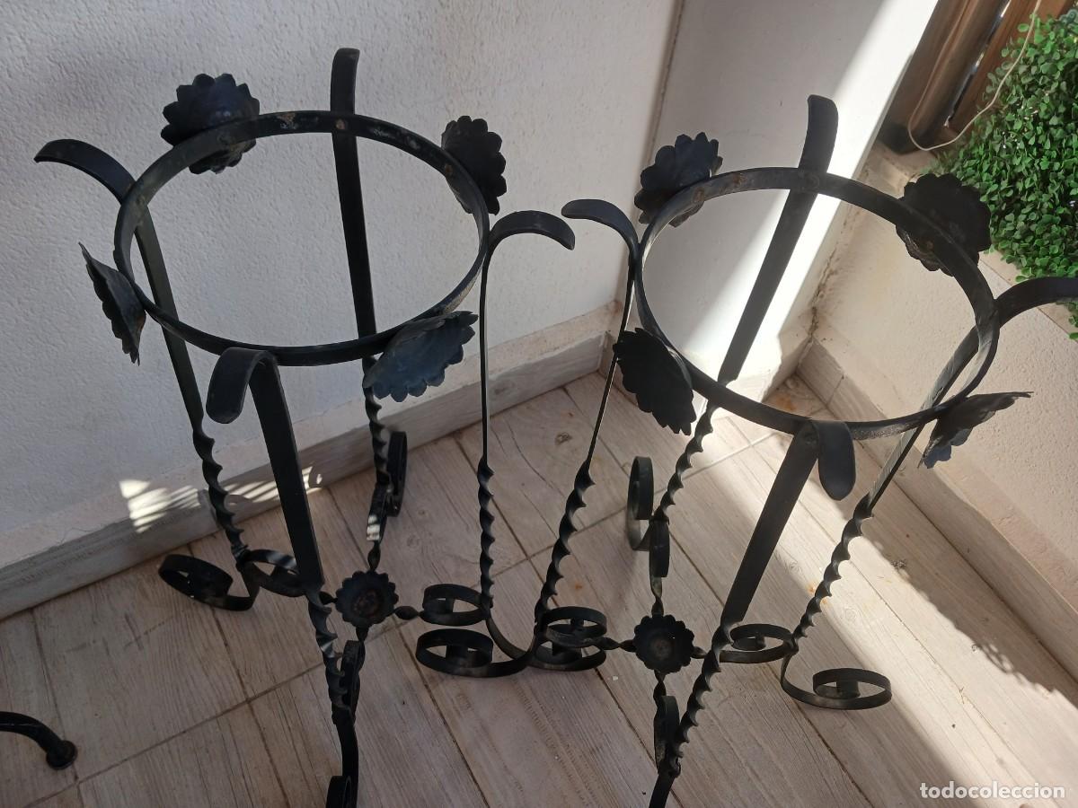 Antig&uuml;edades: Maceteros altos de forja a&ntilde;os 60 - Foto 4
