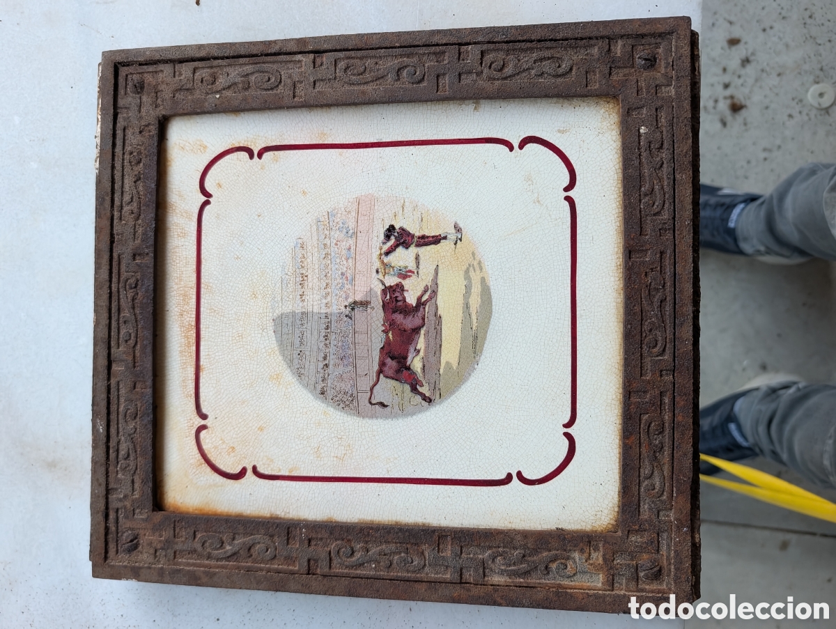 Antig&uuml;edades: Antiguo Marco de hierro fundido con azulejo taurino