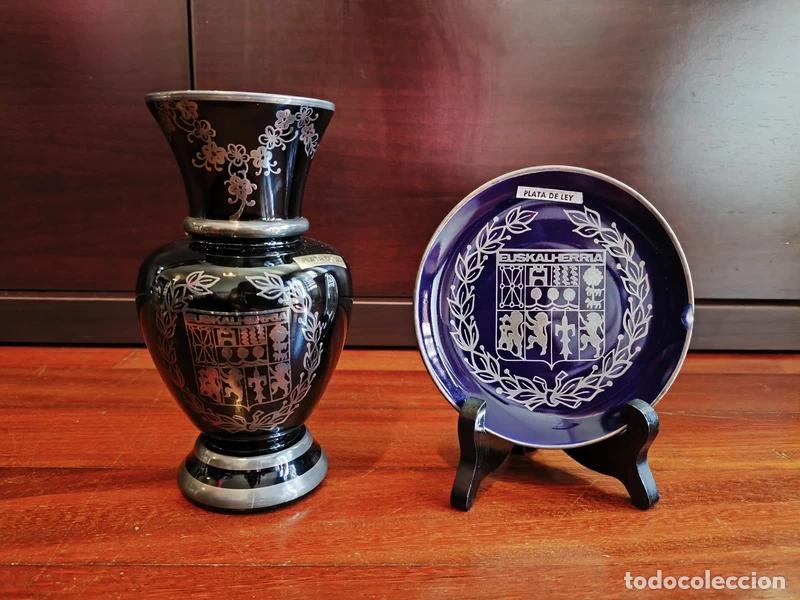 Antig&uuml;edades: Jarr&oacute;n y Plato decorativo Euskalherria Plata