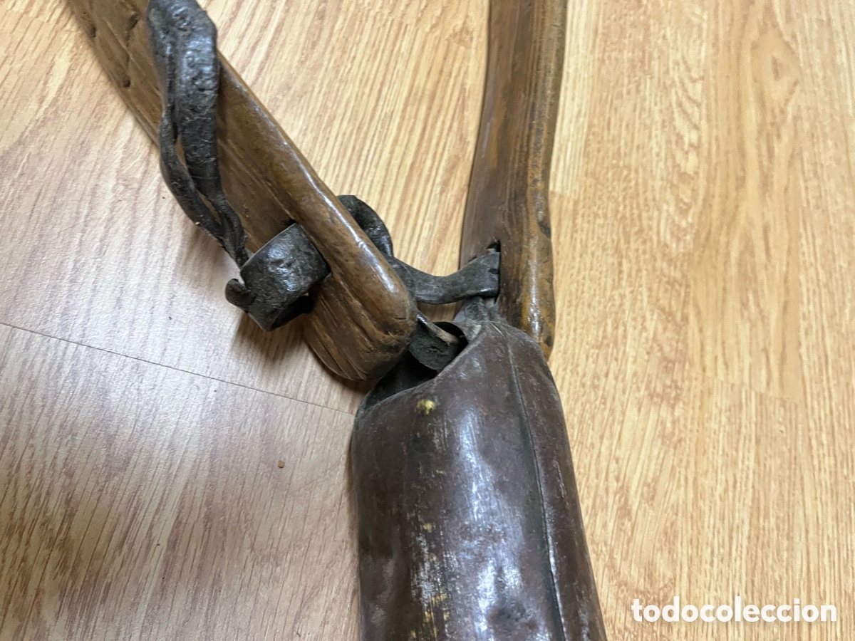 Antig&uuml;edades: Cencerro antiguo de ganado con collar de madera - Foto 6