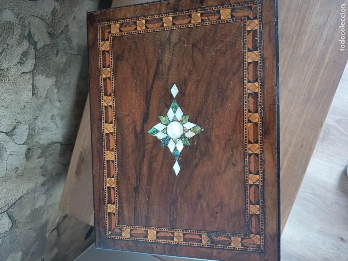 Antiques: Antiguo Costurero / Joyero Victoriano S. XIX - Estilo Tunbridge Ware con Llave