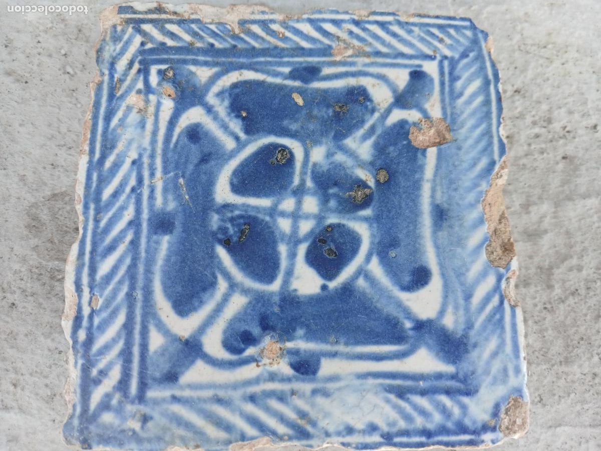 Antiguidades: Azulejo gotico Valenciano S.XV con roseta y cordon