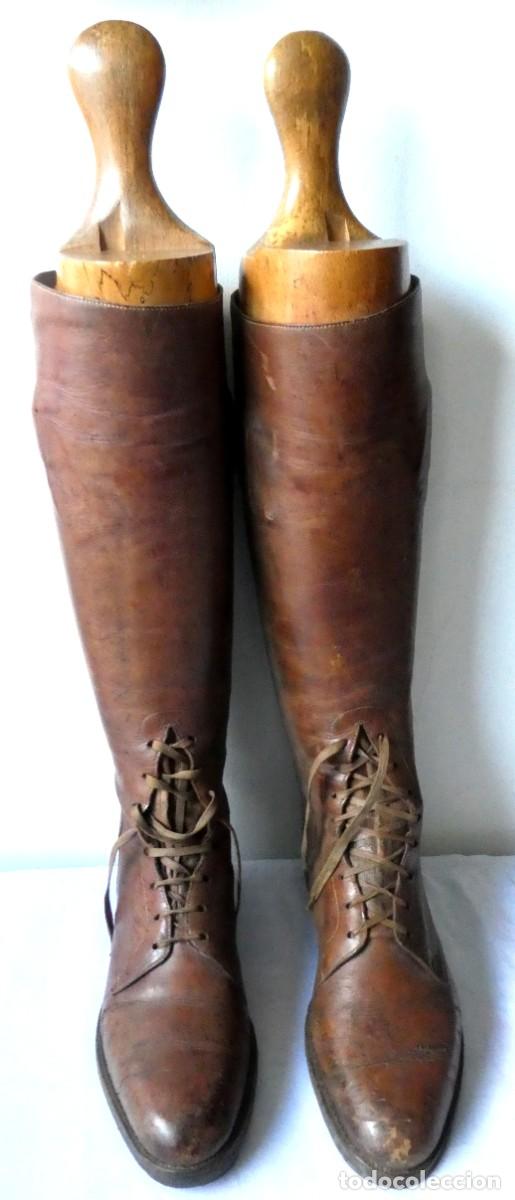 Antig&uuml;edades: ANTIGUAS BOTAS DE MONTAR CON HORMAS ORIGINALES PPIO.S.XX