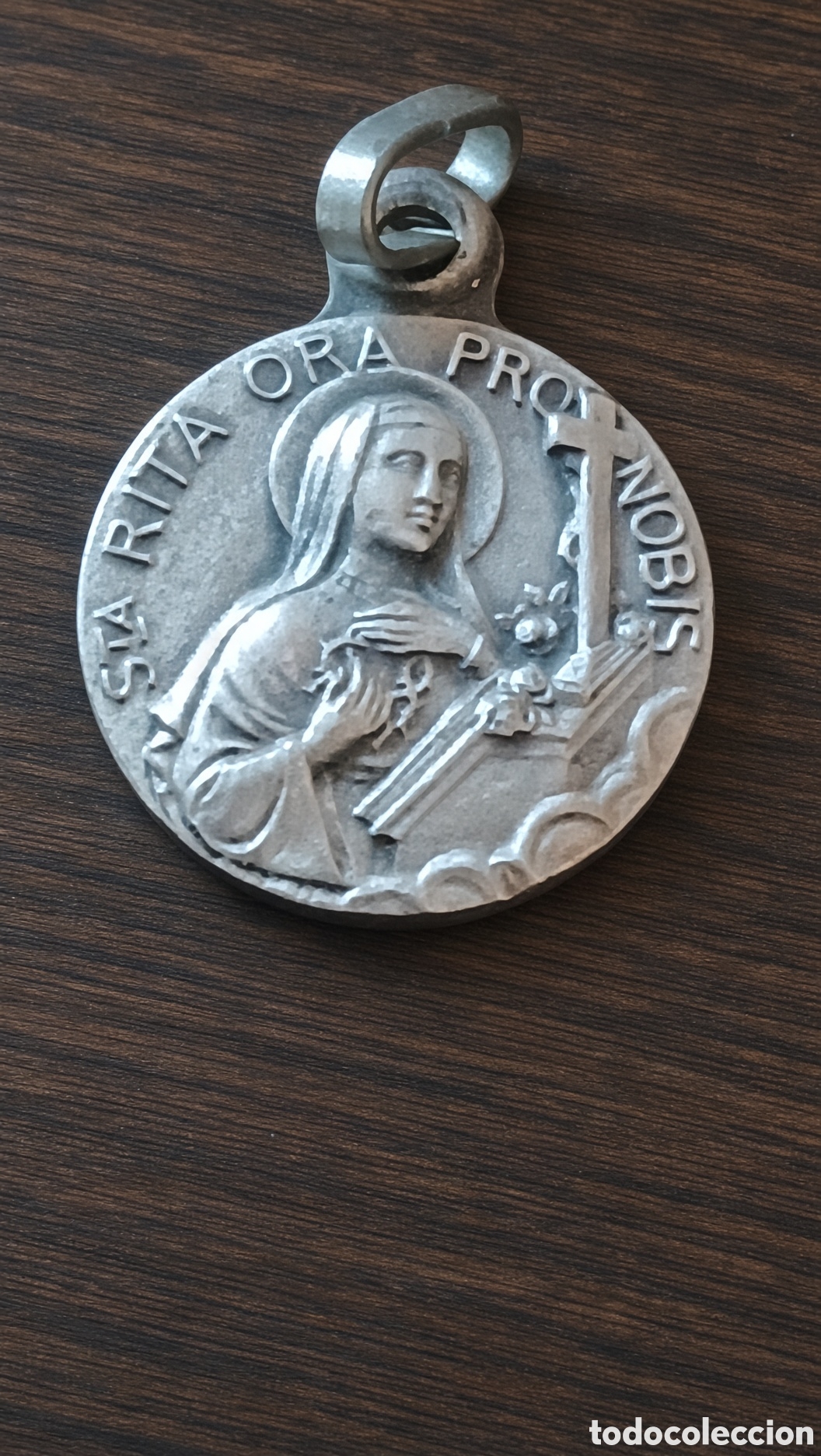 Antig&uuml;edades: Antigua medalla de La Madeleine de Par&iacute;s. Muestra la iglesia de la Madeleine