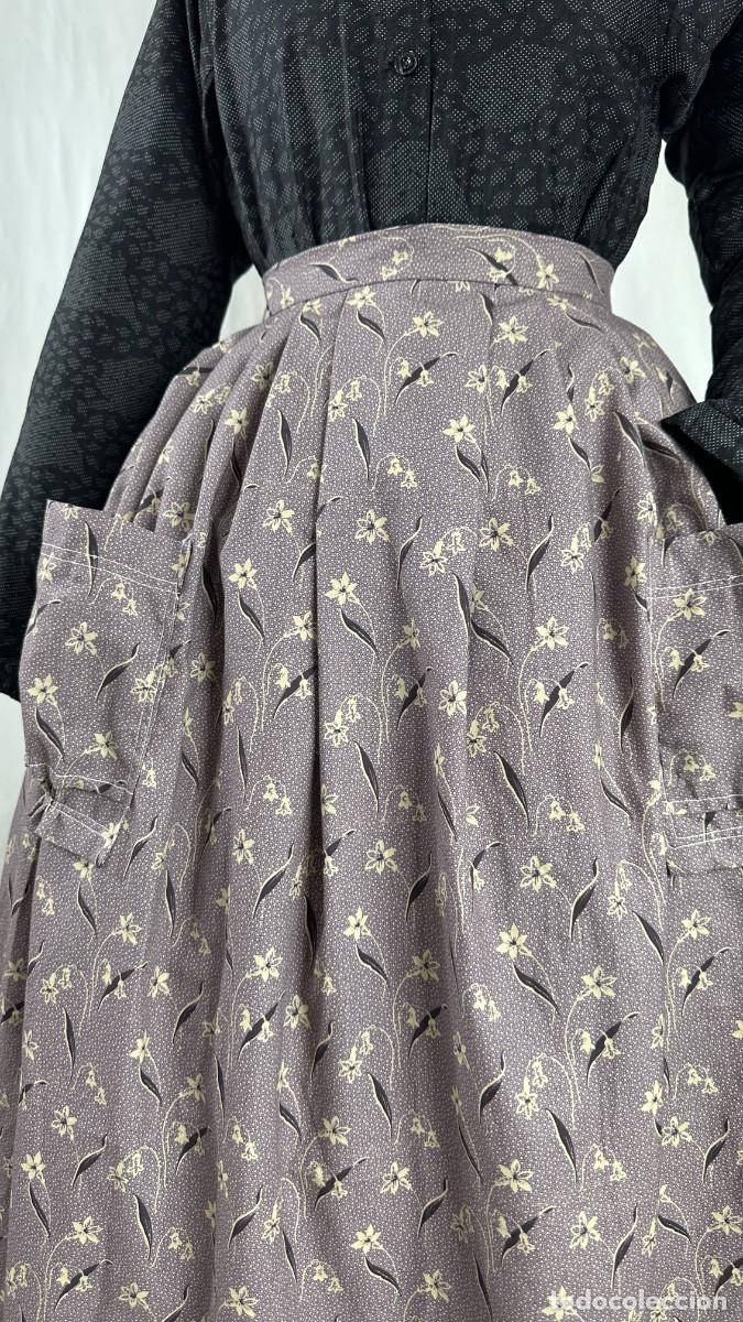 Antig&uuml;edades: Delantal de percal lila, estampado - Foto 3