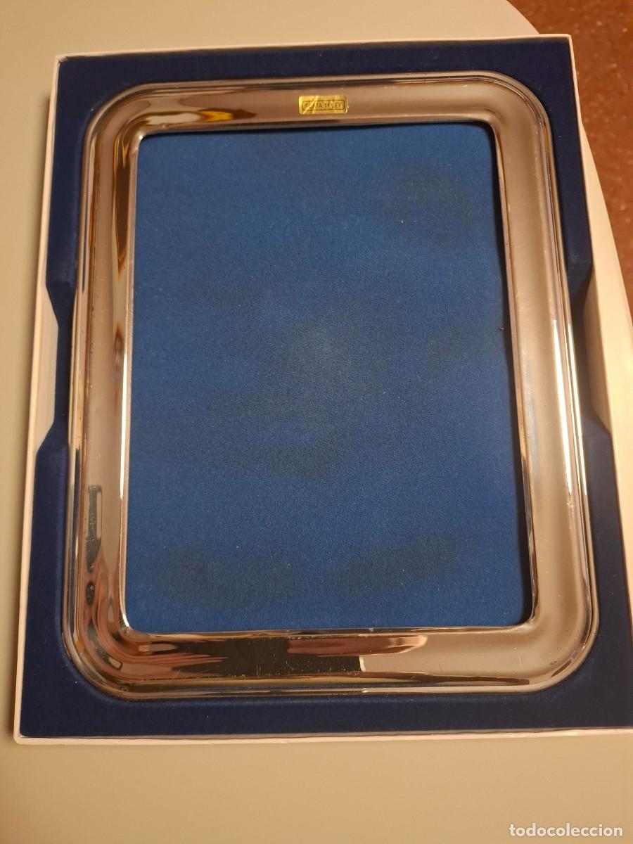 Antig&uuml;edades: Marco de foto en Plata de Ley en su caja