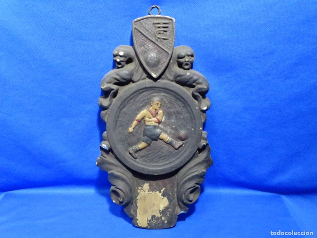 Antig&uuml;edades: ANTIGUO ESCUDO DEL F&Uacute;TBOL CLUB TERRASSA EN ESCAYOLA. P. S. XX. SALVADOR CASTELL&Agrave;. SANTS, BARNA.