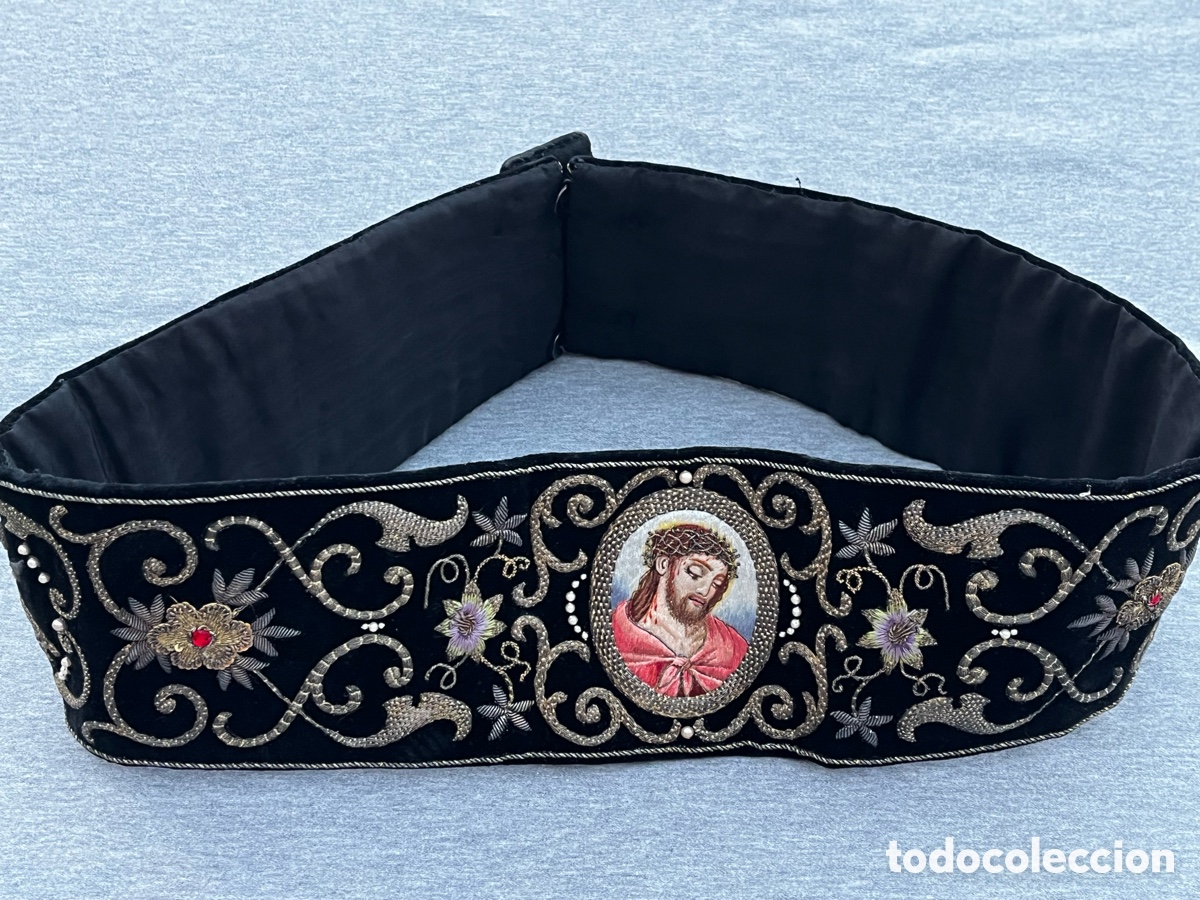 Antiguidades: Antiguo faj&iacute;n religioso de terciopelo bordado oro, plata y sedas.