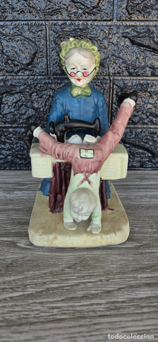 Antiquit&auml;ten: Figura abuela y ni&ntilde;o jugando