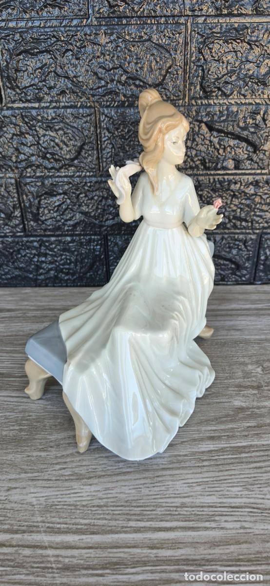 Antig&uuml;edades: Figura DARTSA Mujer Sentada - Foto 1