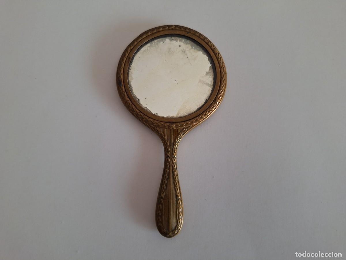 Antiquit&eacute;s: MUY PEQUE&Ntilde;O Y MUY ANTIGUO ESPEJO DE MANO TOCADOR COMODA METAL DORADO RV
