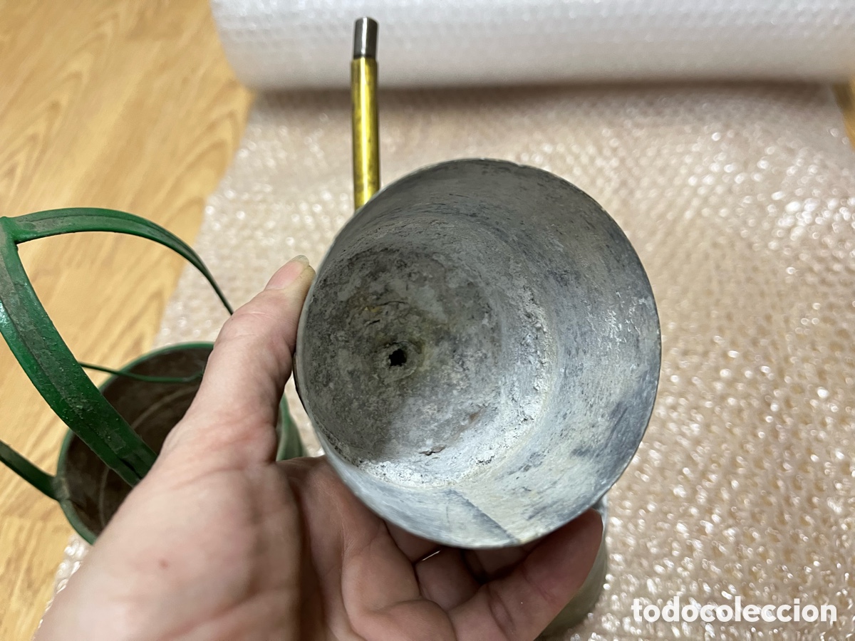Antig&uuml;edades: L&aacute;mpara de carburo antigua con recipiente protector - Foto 14