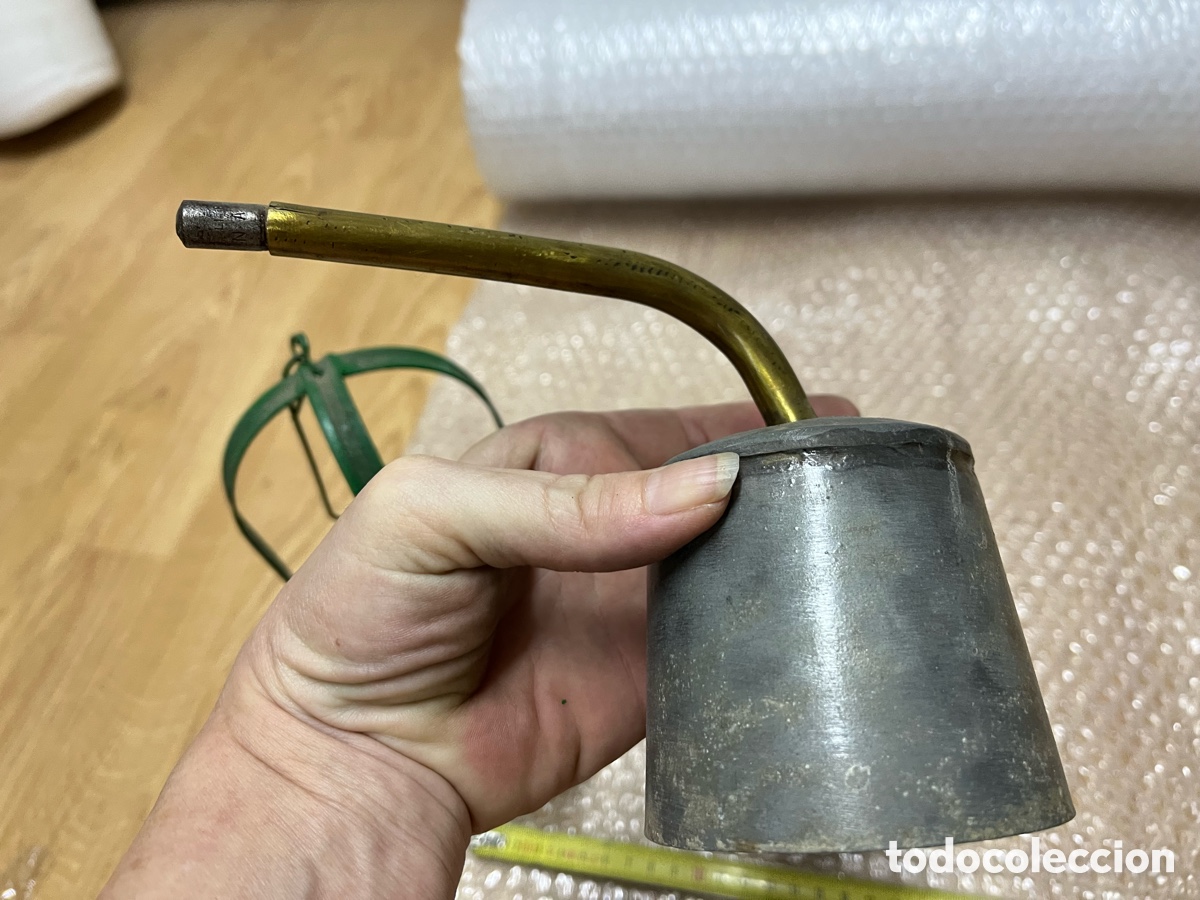 Antig&uuml;edades: L&aacute;mpara de carburo antigua con recipiente protector - Foto 16