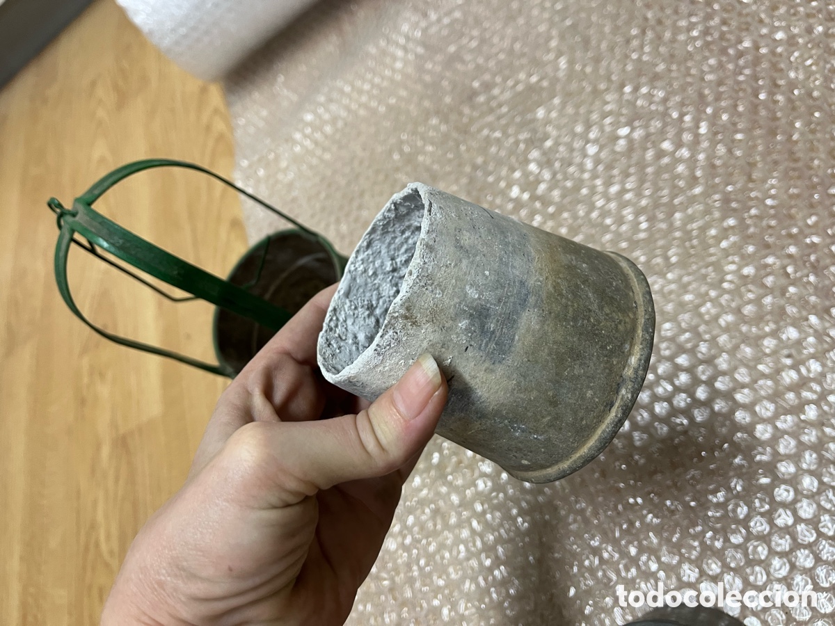 Antig&uuml;edades: L&aacute;mpara de carburo antigua con recipiente protector - Foto 17