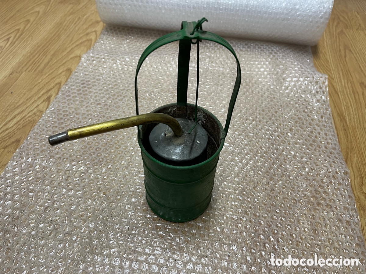 Antig&uuml;edades: L&aacute;mpara de carburo antigua con recipiente protector - Foto 1