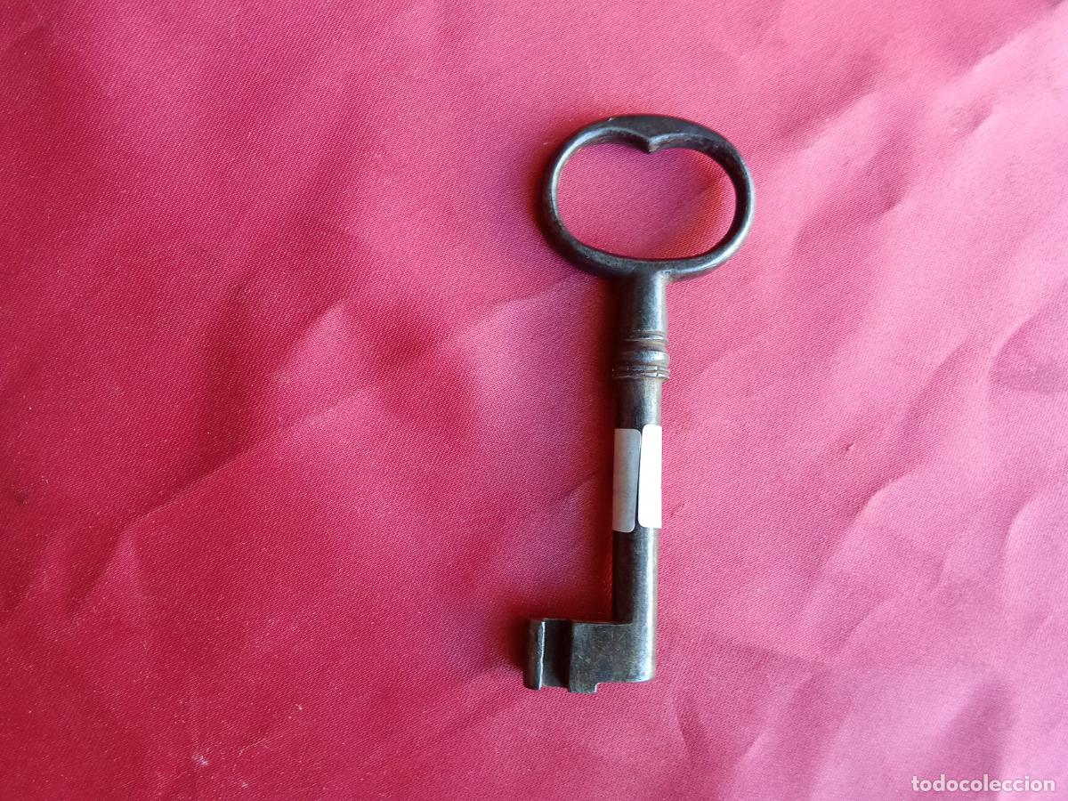 Antiques: Antigua llave de forja hueca LL-1. Cesto llaves