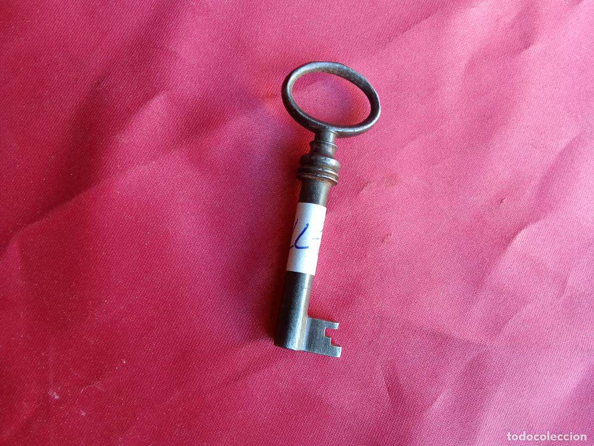 Antiquit&auml;ten: Antigua llave de forja hueca LL-2. Cesto llaves