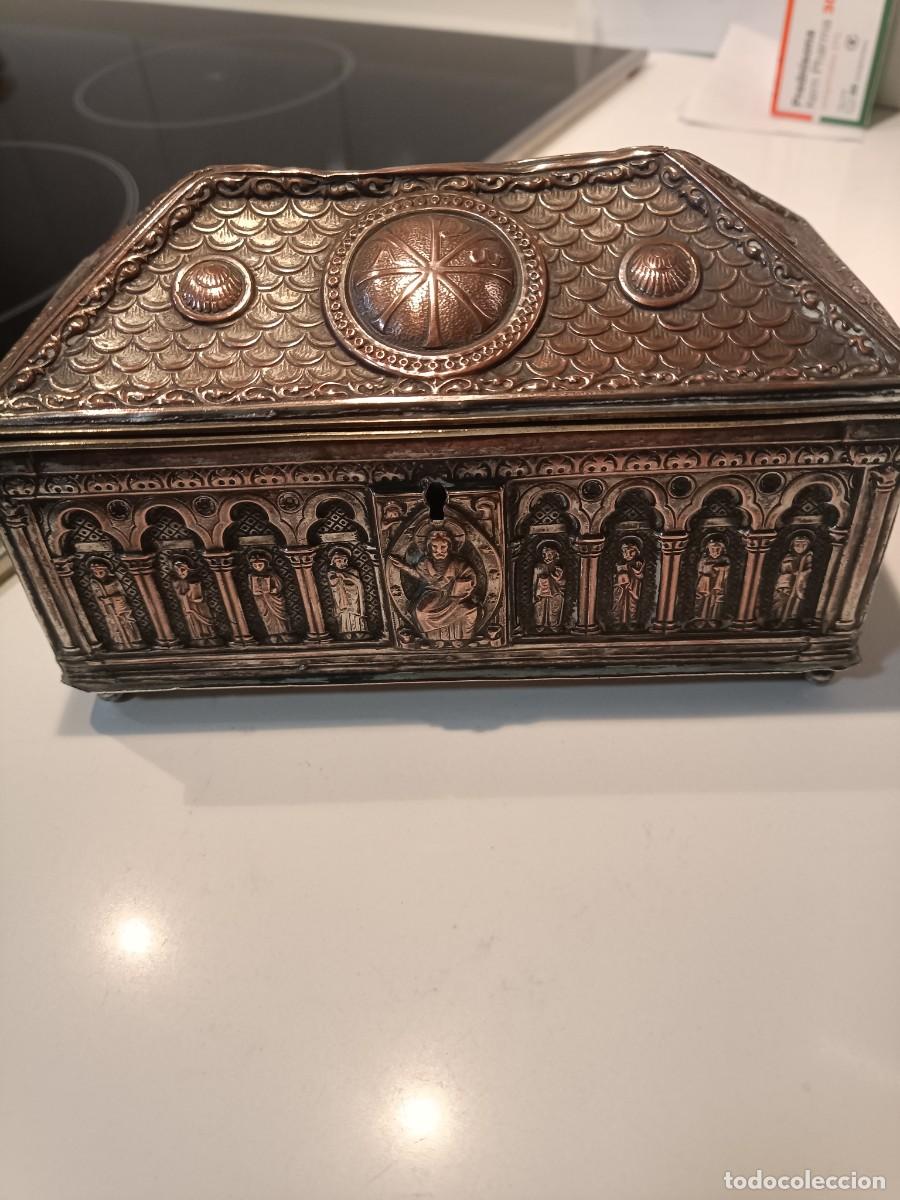 Antig&uuml;edades: Cofre plata y cobre 1960 Jes&uacute;s Pantocr&aacute;tor, doce apostoles
