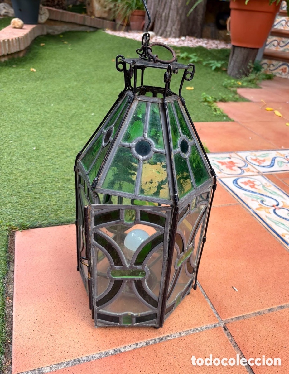 Antig&uuml;edades: Antiguo farol de techo modernista en vidrio emplomado verde y hierro (primer tercio S. XX)