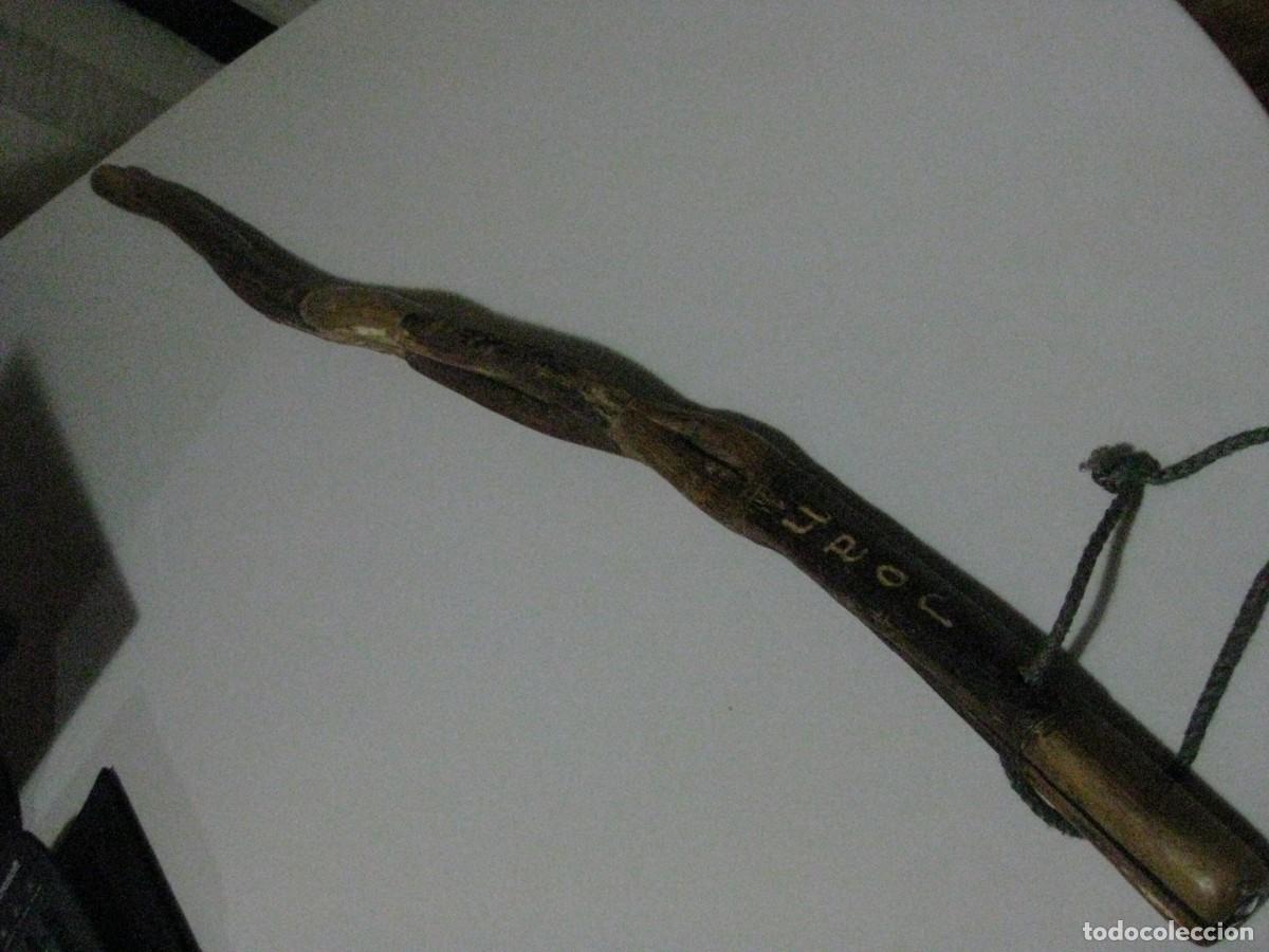 Antig&uuml;edades: BASTON-GARROTE ARTESANO DE MONTA&Ntilde;ERO DECORADO CON BRUJULA -- 95 CM ALTURA