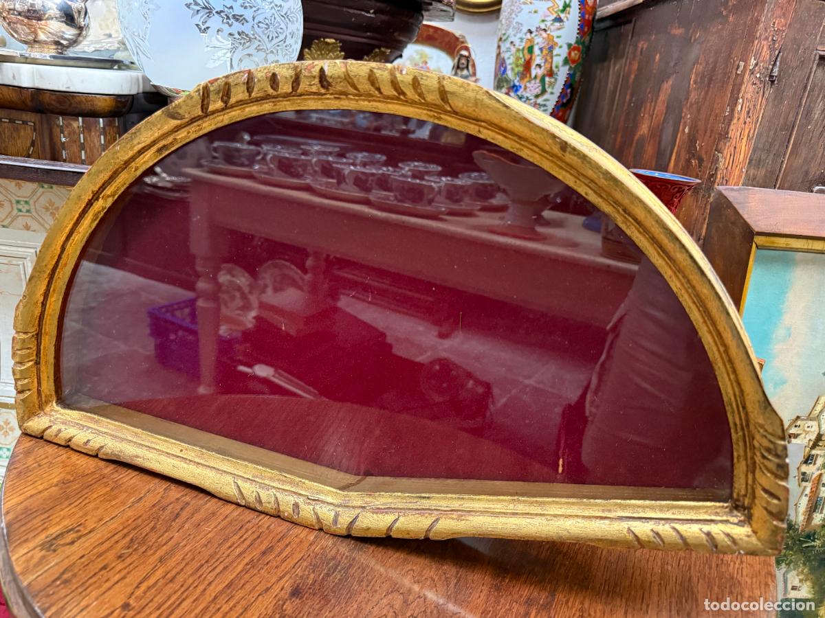 Antig&uuml;edades: ABANIQUERA DE MADERA Y DORADO - MEDIDA 58X33 CM E INTERIOR 52X28 CM