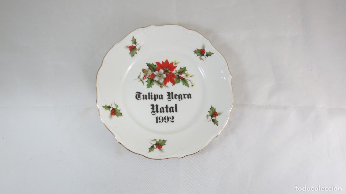 Antiquit&auml;ten: Prato em porcelana decorado com A frase Tulipa Negra Natal 1992; Marcado &ndash; Tulipa Negra; Di&acirc;metro &ndash;