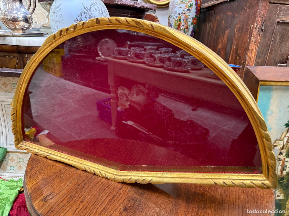 Antig&uuml;edades: ABANIQUERA DE MADERA Y DORADO - MEDIDA 65X37 CM E INTERIOR 60X33 CM