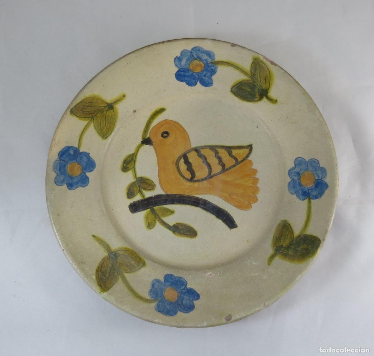 Antiques: Prato em Barro portugu&ecirc;s do Redondo, decorado com p&aacute;ssaro amarelo, n&ordm;5; Di&acirc;metro &ndash; 25cm;