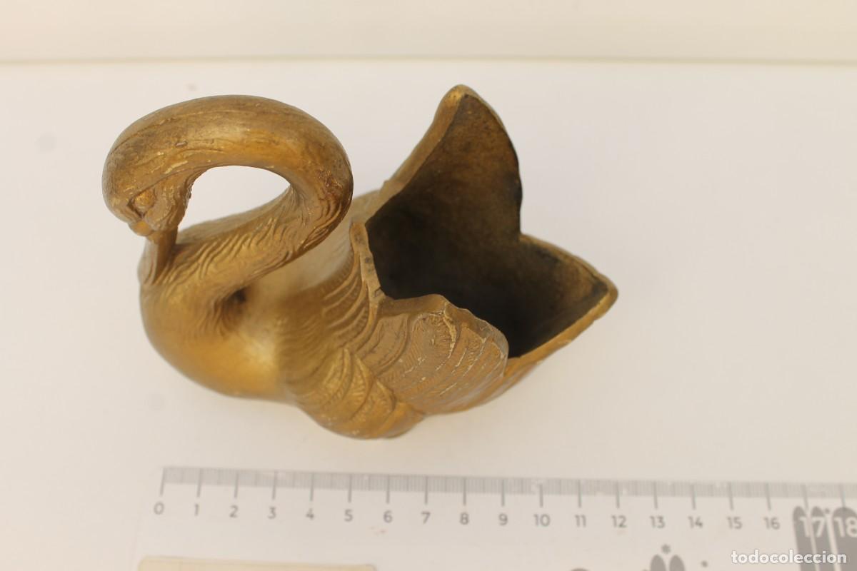 Antig&uuml;edades: BONITO CISNE DE BRONCE - Foto 3