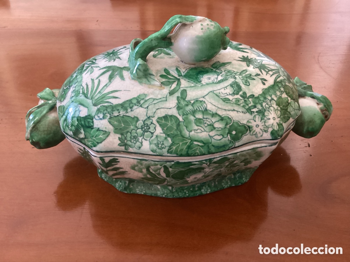 Antig&uuml;edades: Sopera o Terrina y Salvilla China de Exportaci&oacute;n. Querub&iacute;n Bic&eacute;falo y Granadas. 19thc.