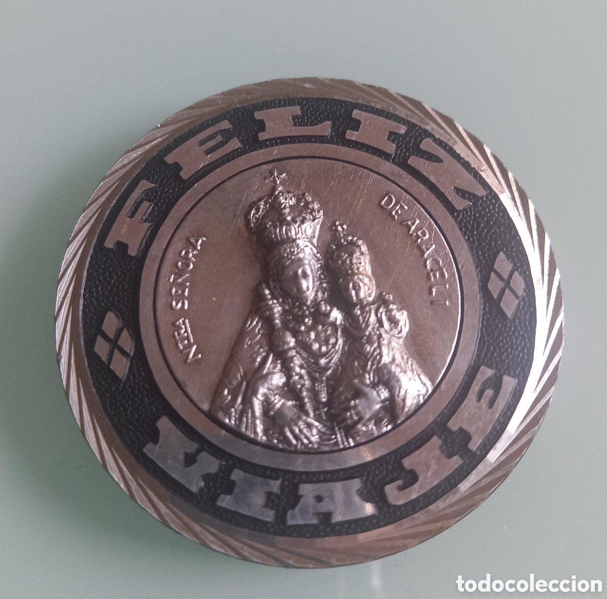 Antig&uuml;edades: Antiguo Im&aacute;n / Placa Met&aacute;lica de Coche - Virgen de Araceli Lucena- &rdquo;Feliz Viaje&rdquo; - A&ntilde;os 90