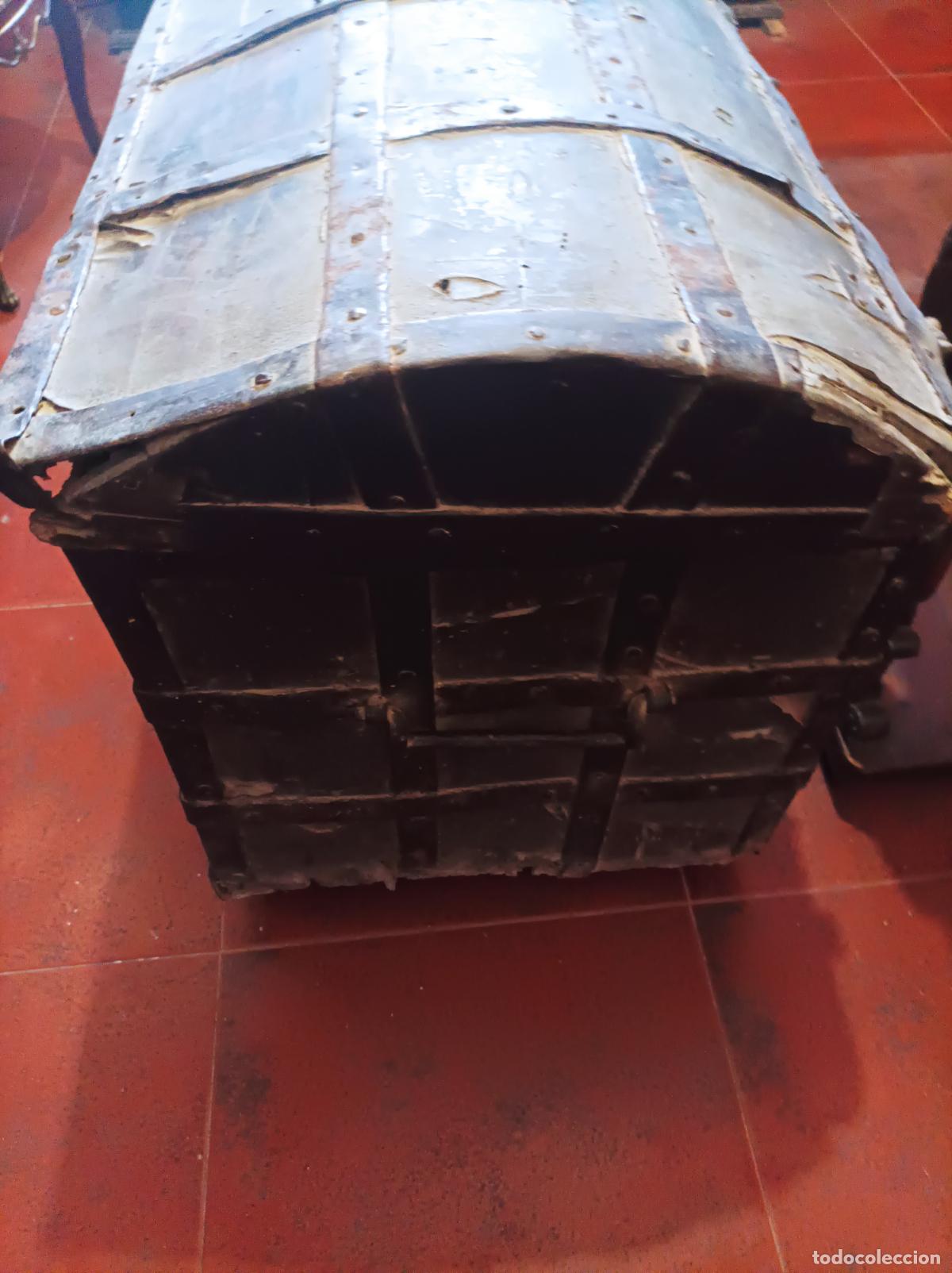 Antig&uuml;edades: Ba&uacute;l de pino y cuero - Foto 3