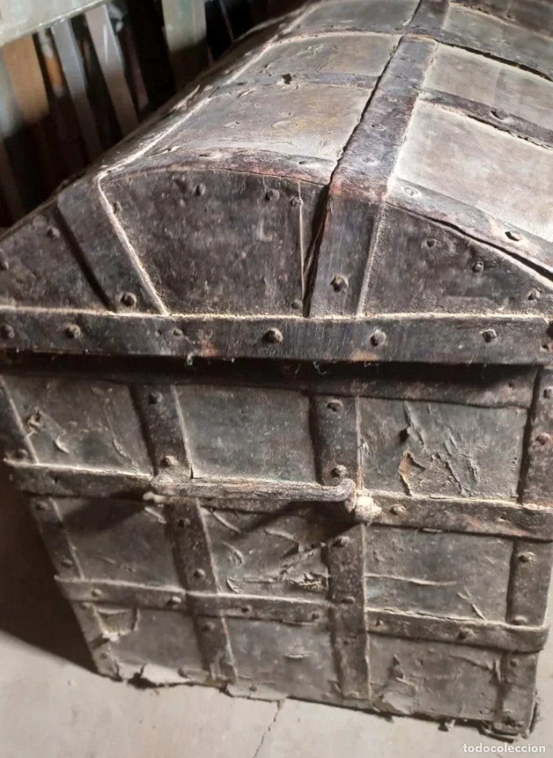 Antig&uuml;edades: Ba&uacute;l de pino y cuero - Foto 5