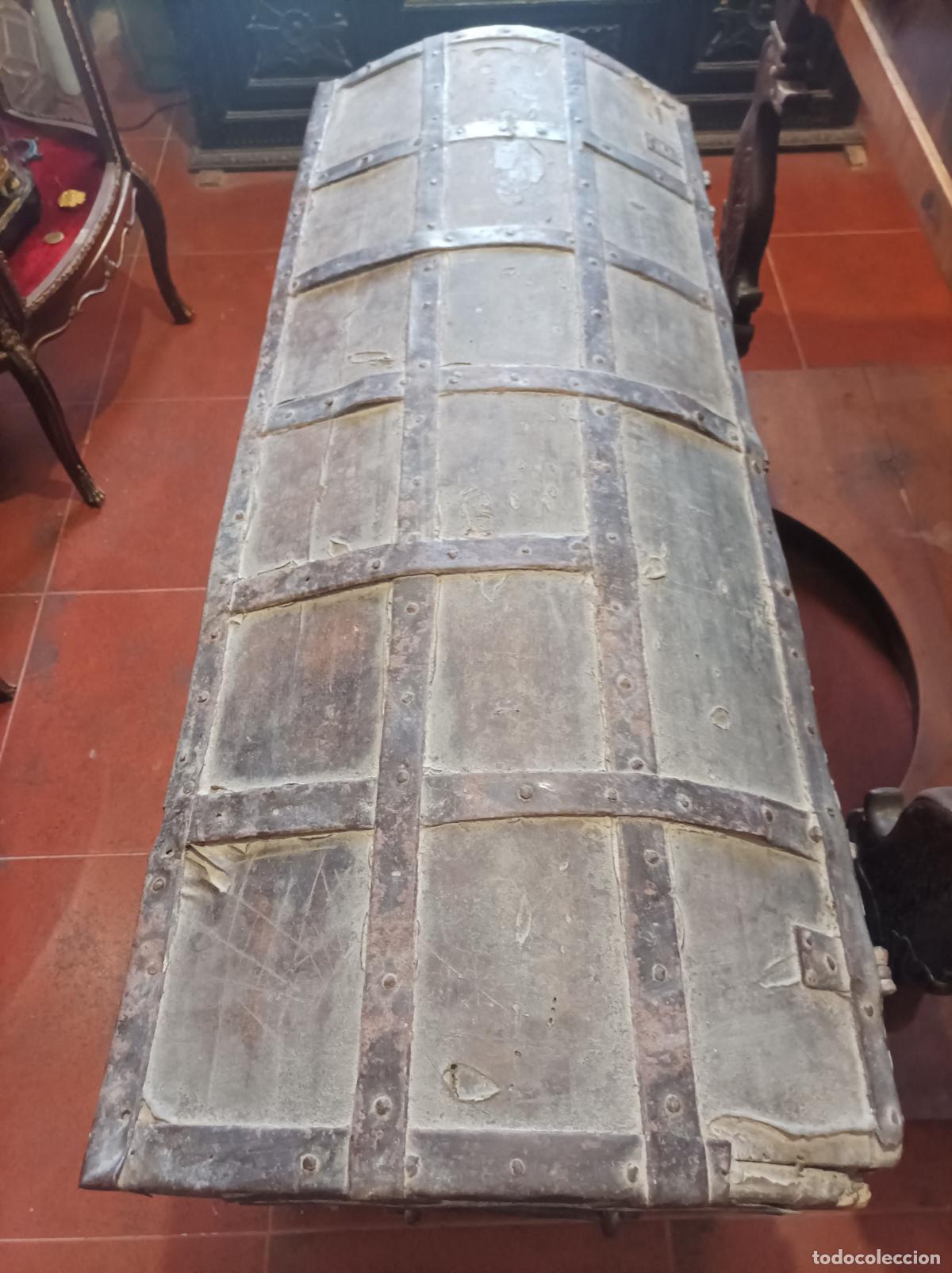 Antig&uuml;edades: Ba&uacute;l de pino y cuero - Foto 11