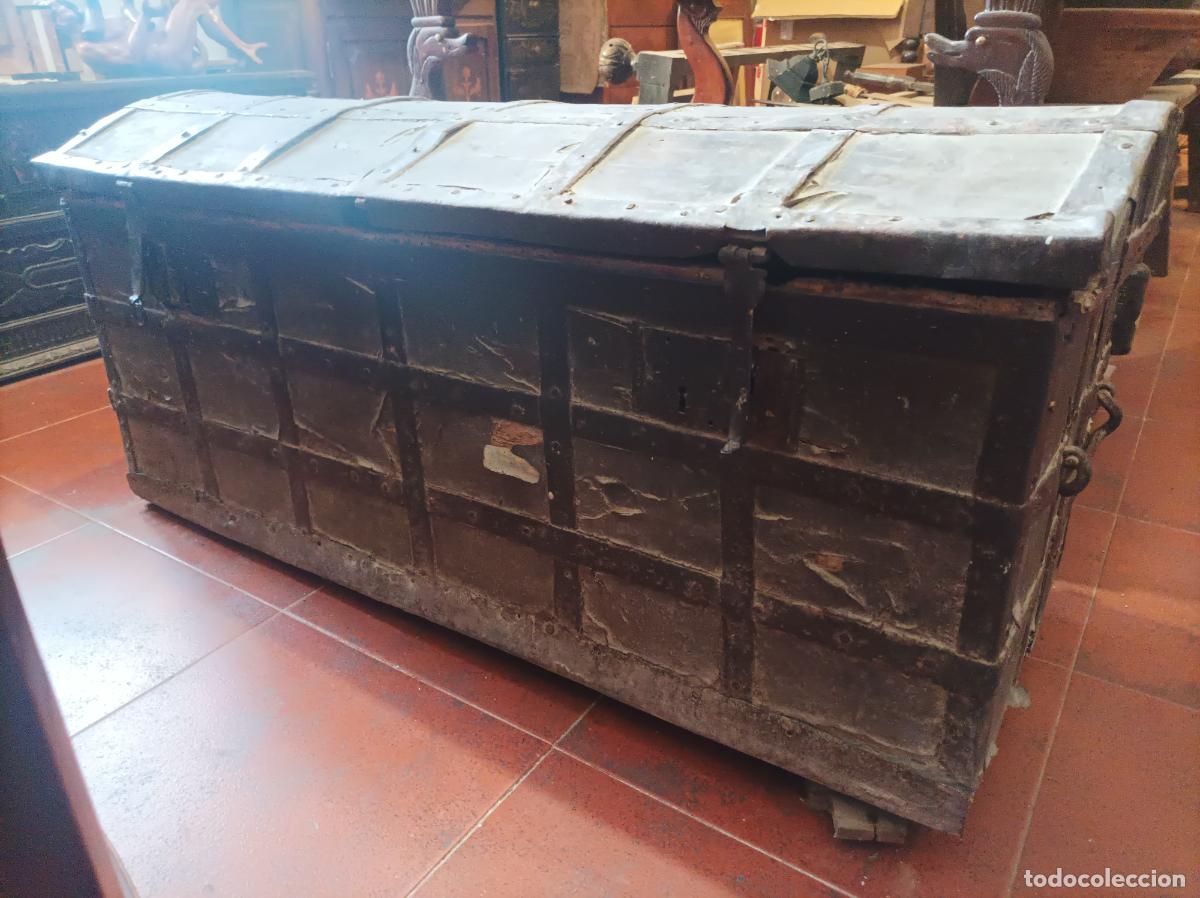 Antig&uuml;edades: Ba&uacute;l de pino y cuero - Foto 15