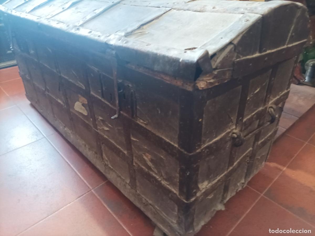 Antig&uuml;edades: Ba&uacute;l de pino y cuero - Foto 17