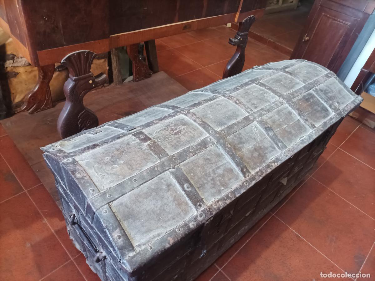 Antig&uuml;edades: Ba&uacute;l de pino y cuero - Foto 19