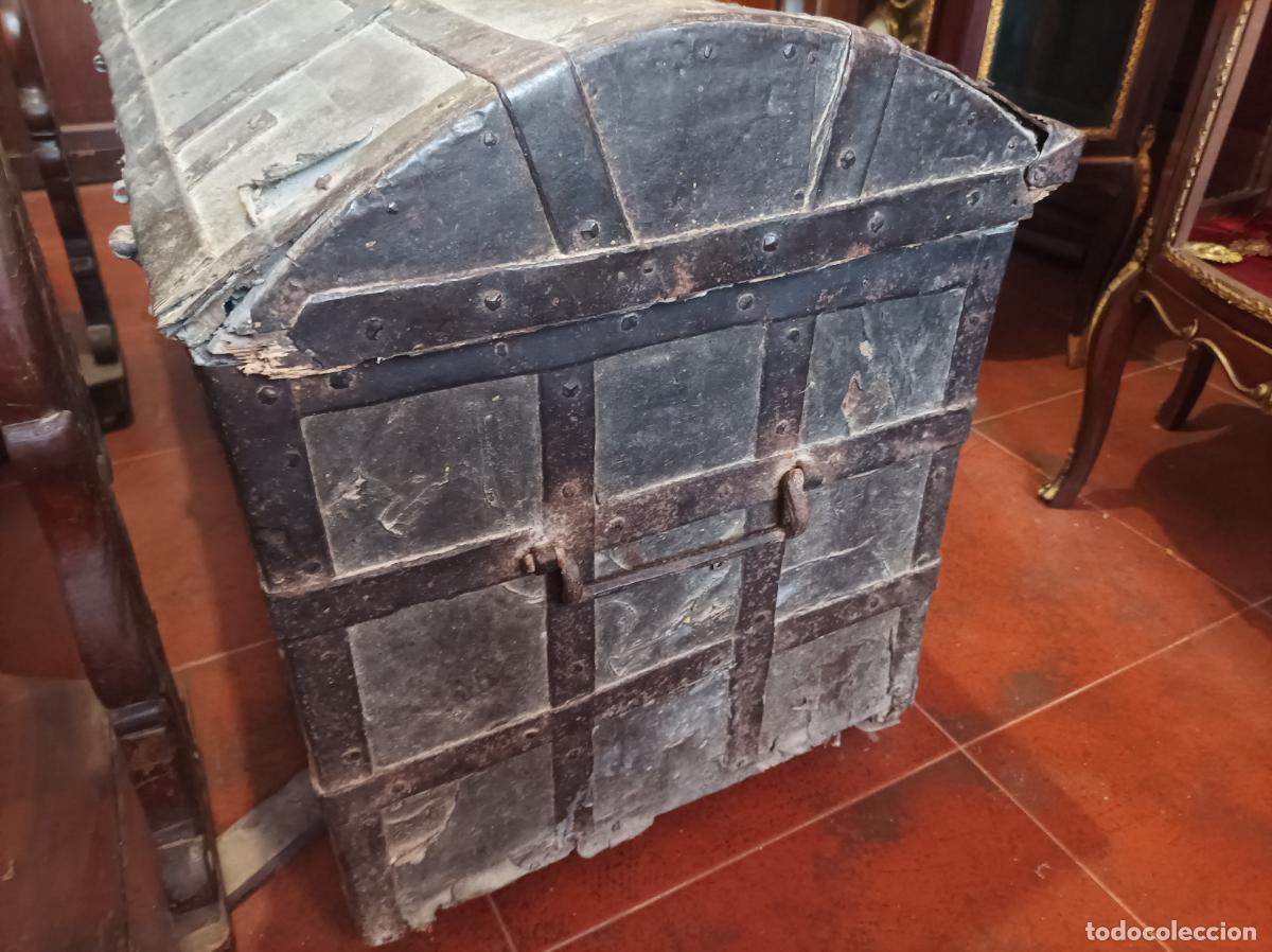 Antig&uuml;edades: Ba&uacute;l de pino y cuero - Foto 21