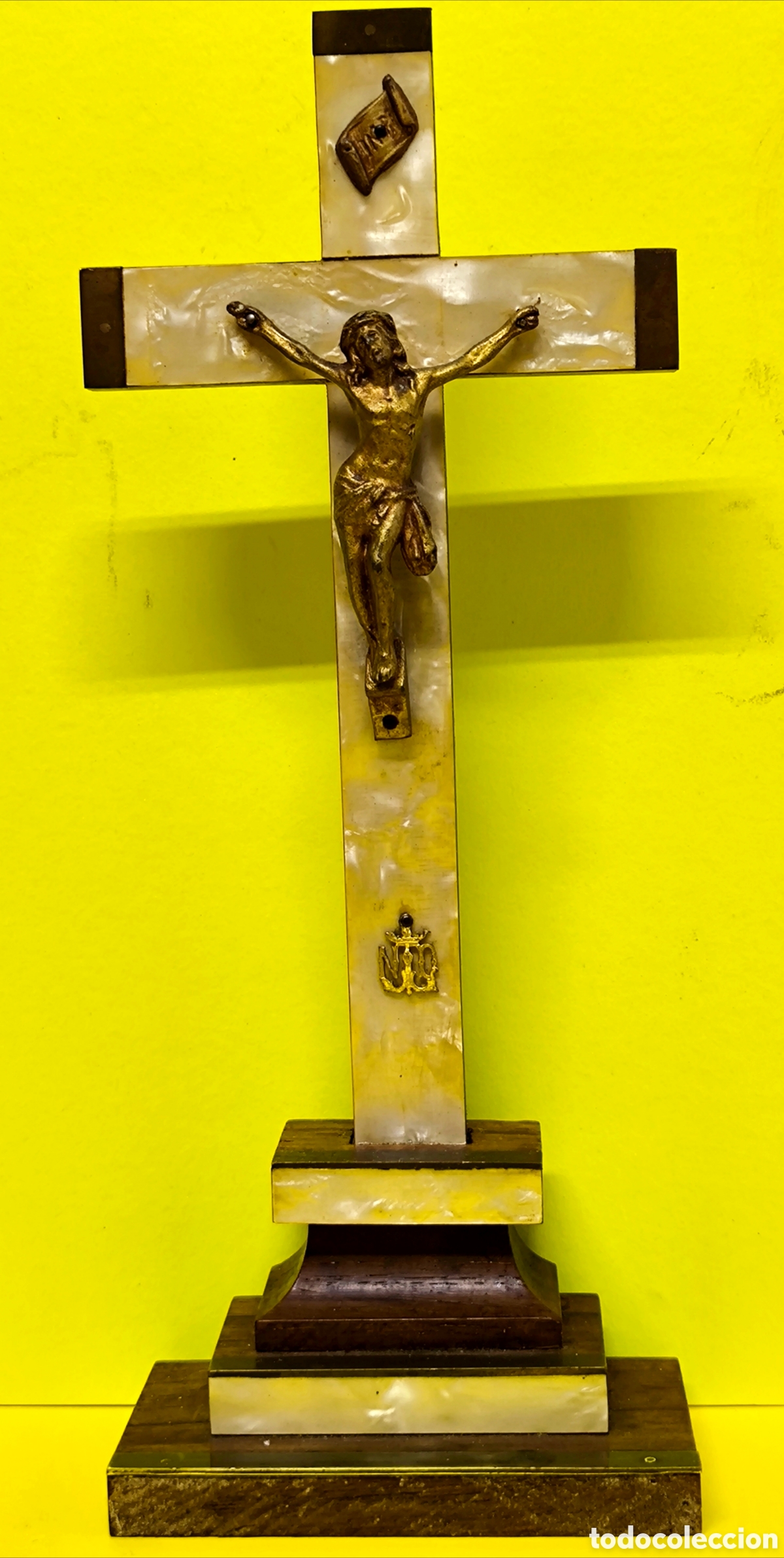 Antig&uuml;edades: CRUZ DE MADERA, NACAR, BRONCE Y METAL - Foto 1