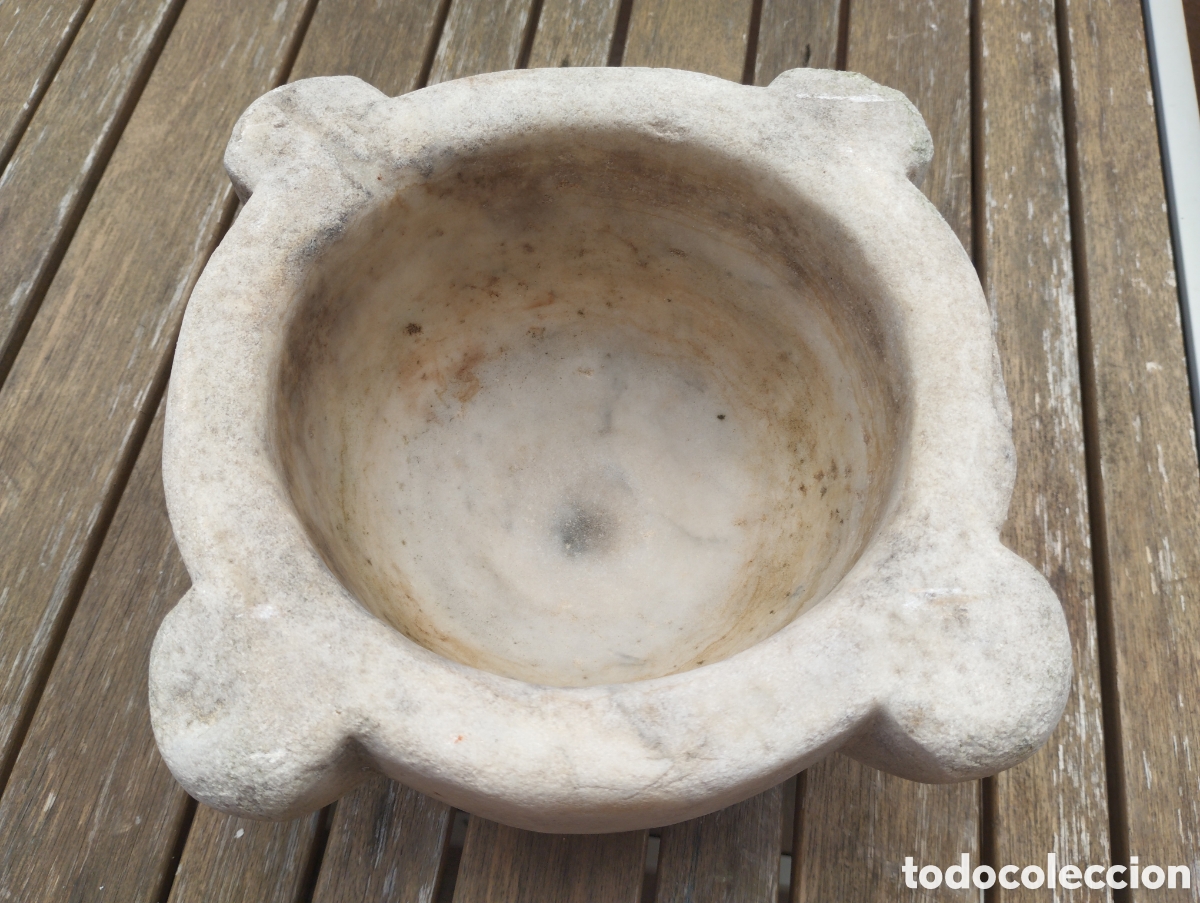 Antig&uuml;edades: Antiguo mortero de piedra 23cm X 14cm tiene 4 copas e los laterales