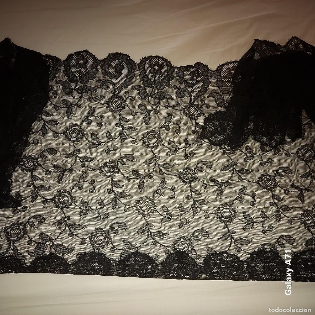 Antiguidades: MANTILLA ESPA&Ntilde;OLA O CHAL DE ENCAJE NEGRO - HECHA A MANO - MOTIVOS FLORALES